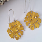 Load image into Gallery viewer, Foliose Sway - Dangle earring
