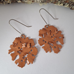 Load image into Gallery viewer, Foliose Sway - Dangle earring

